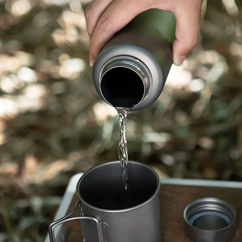 Bouteille et Gamelle en Titanium Tomshoo - Légère et Robuste - Survie Shop