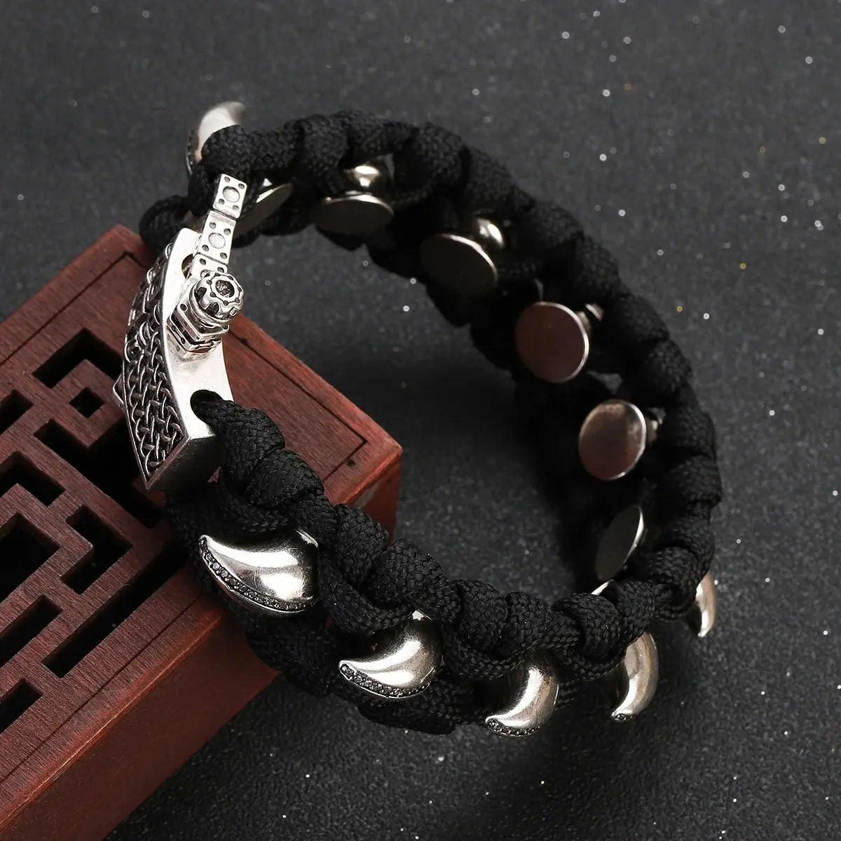 Bracelet Paracorde tressé avec griffe de dragon en zircon Survie Shop
