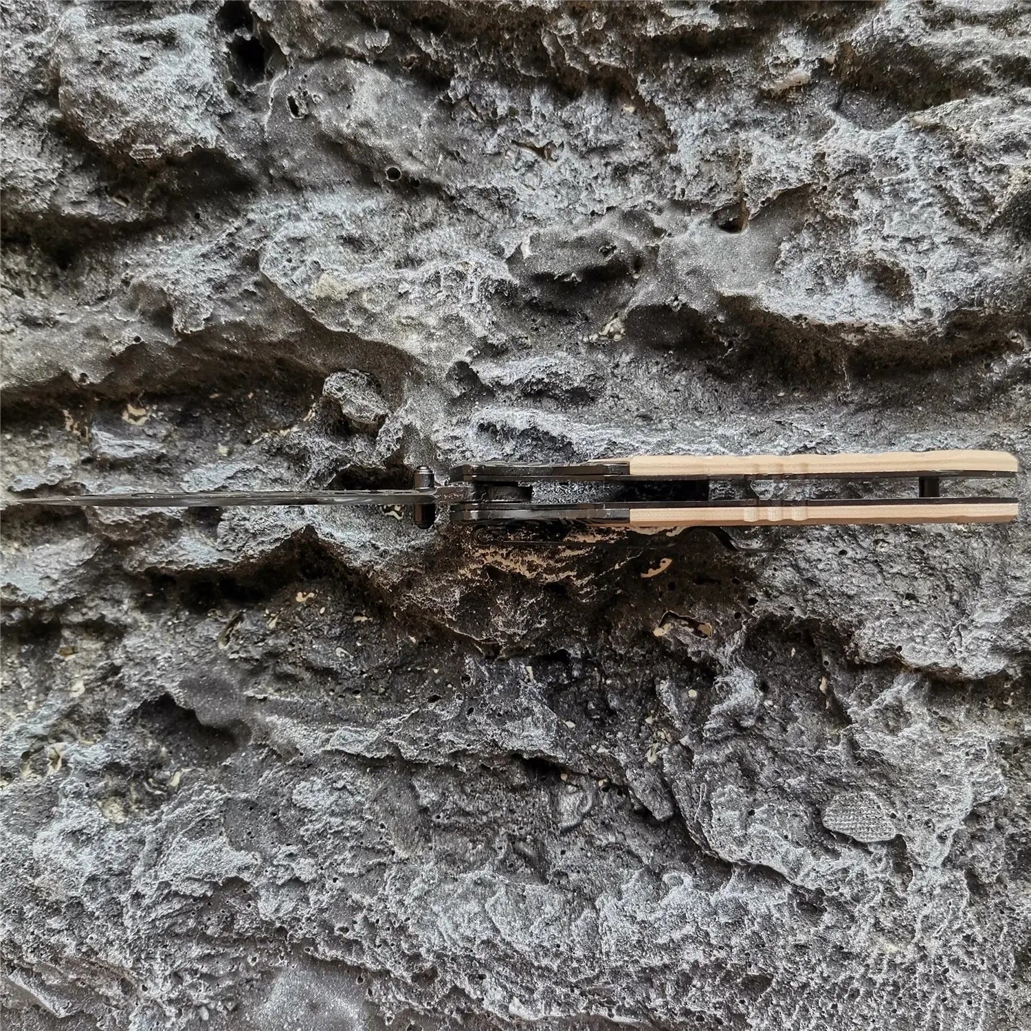 Couteau de Survie Buschcraft coloré et pliant 20cm. Survie Shop