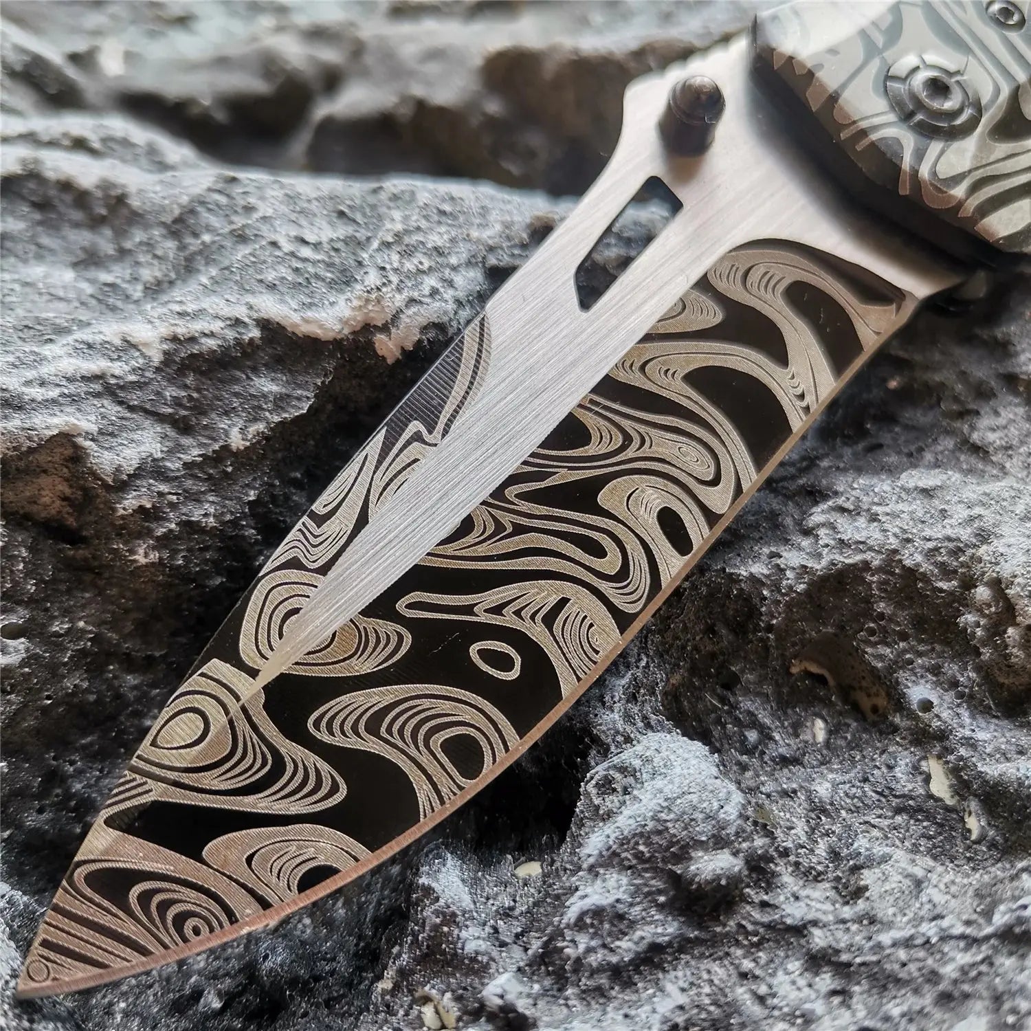 Couteau de Survie Buschcraft lame Damas et pliant 20cm. - Survie Shop