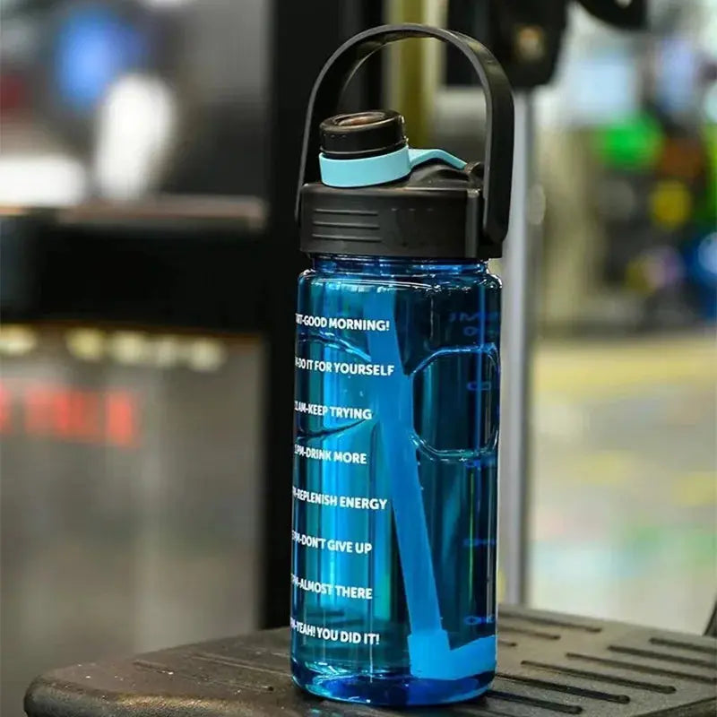 Gourde Grande Capacité Sports Plastique Anti-Fuite Avec Paille et Marqueur de Temps - Survie Shop