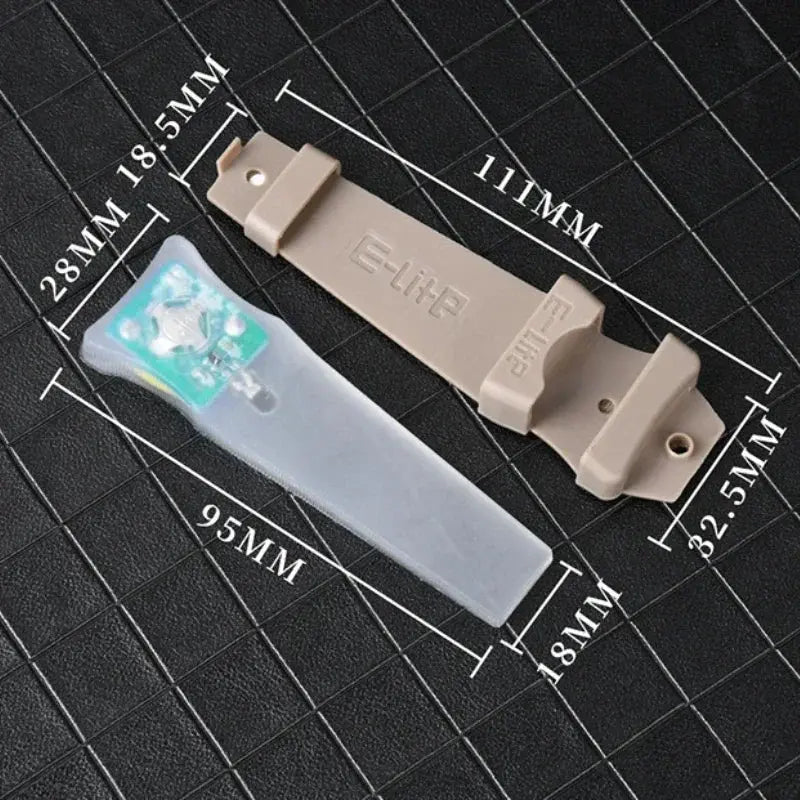 Lampe Tactique Signalisation Survie et Trek - Survie Shop